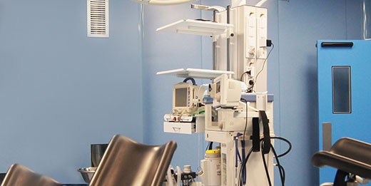 Консоль МК-НД-1600 с двух-плечевым потолочным креплением и вертикальным модулем Консоль МК-НД-1600 с двух-плечевым потолочным креплением и вертикальным модулем